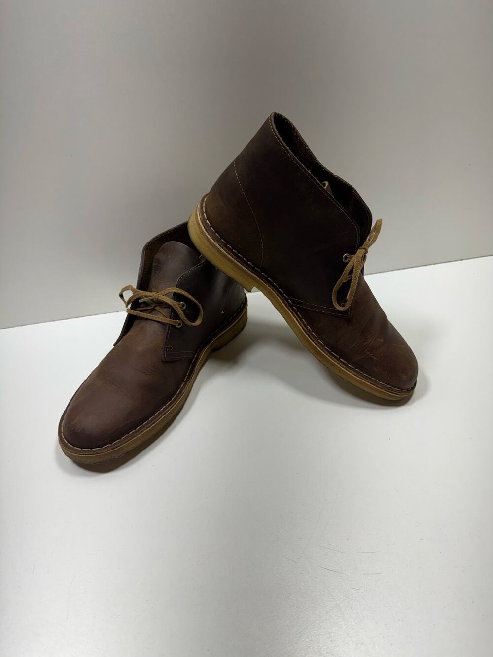 Clark’s Men’s Original Desert Boots Beeswax Finish Two Eyelet Lacing Chukka